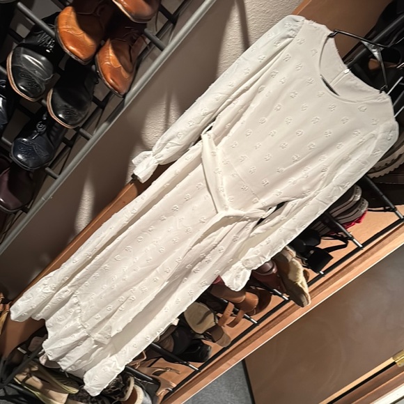 Dazy Dresses & Skirts - Elegant White Midi Dress